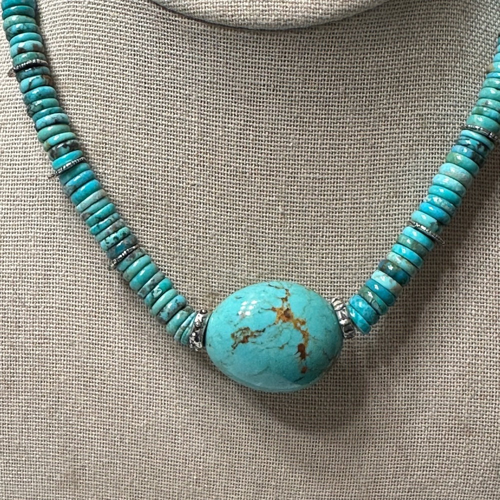 Blue Turquoise Necklace with Graduated Beads - Picture 2 of 6